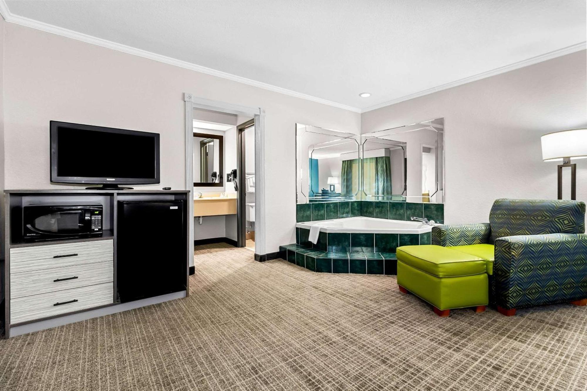 Quality Inn & Suites Florence Civic Center Εξωτερικό φωτογραφία