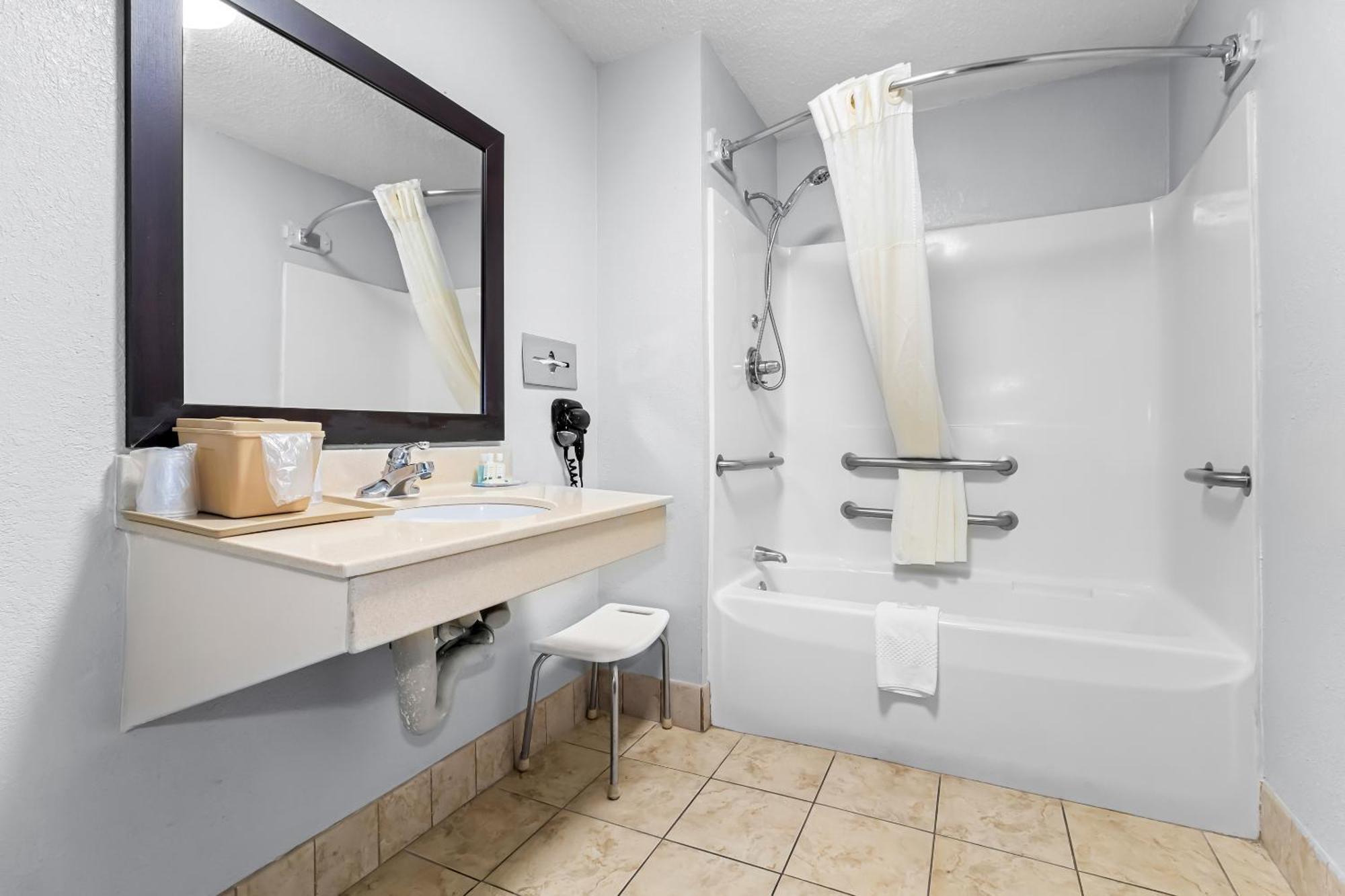 Quality Inn & Suites Florence Civic Center Εξωτερικό φωτογραφία