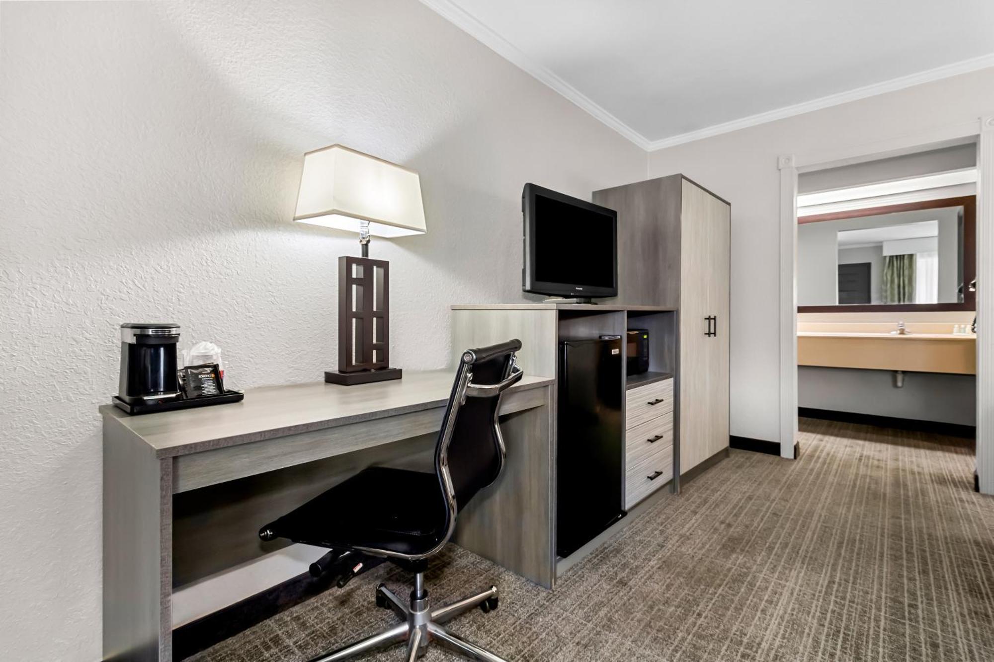 Quality Inn & Suites Florence Civic Center Εξωτερικό φωτογραφία